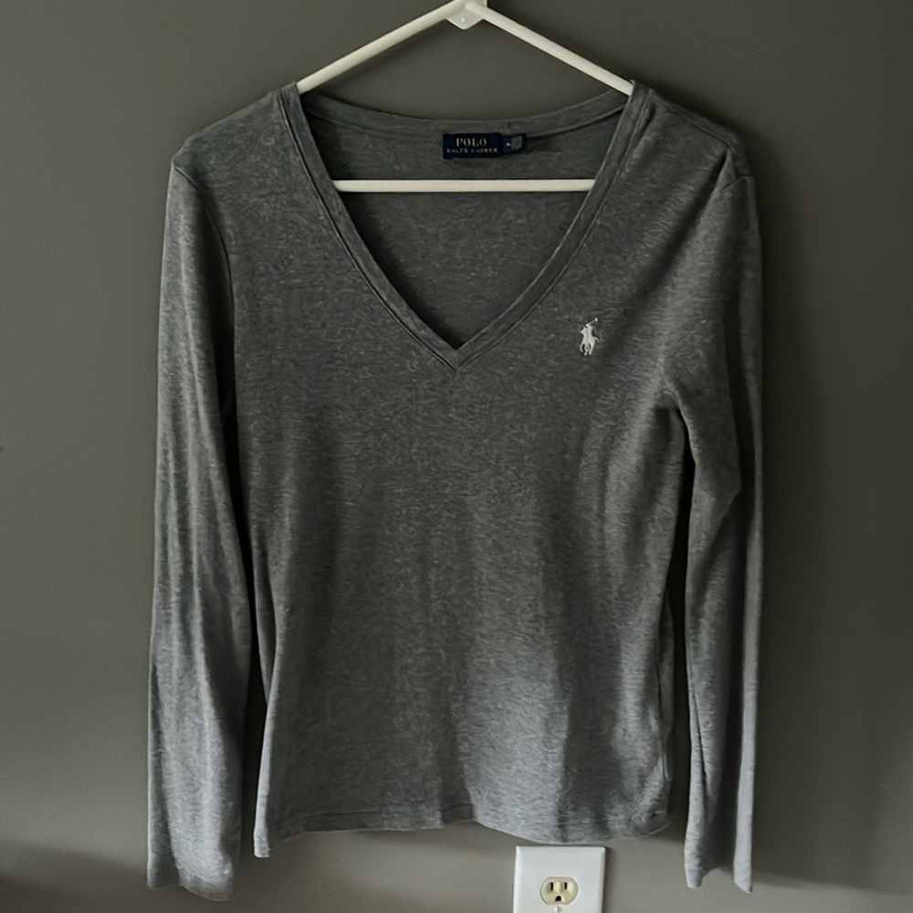 Comfy Ralph Lauren v-neck grey Long sleeved top ✨